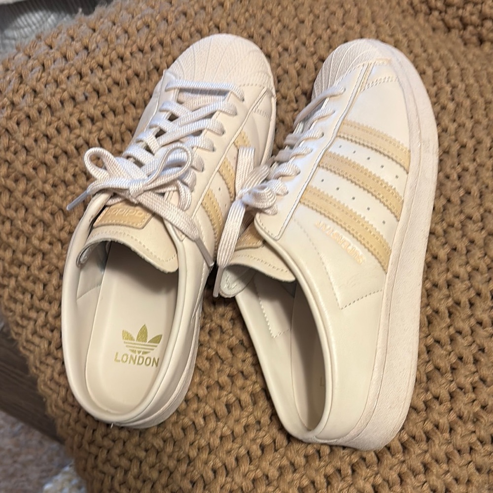 Adidas Women's Cream Sneakers